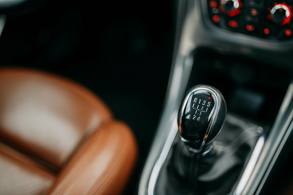 4 Major Differences Between Automatic vs. Manual Transmissions